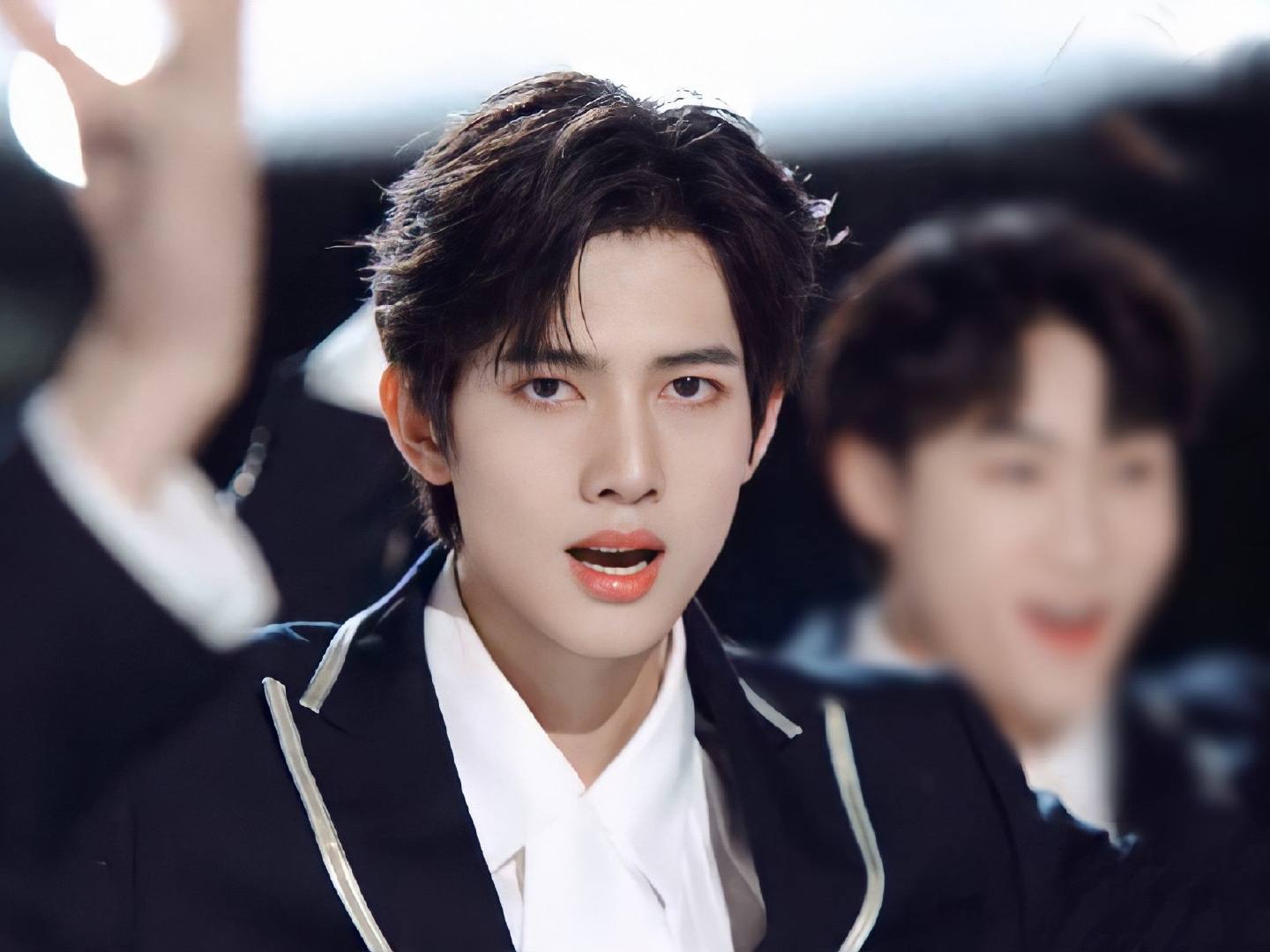 但对于选秀选手来说,镜头就意味着一切,有镜头才能让观众认识到自己