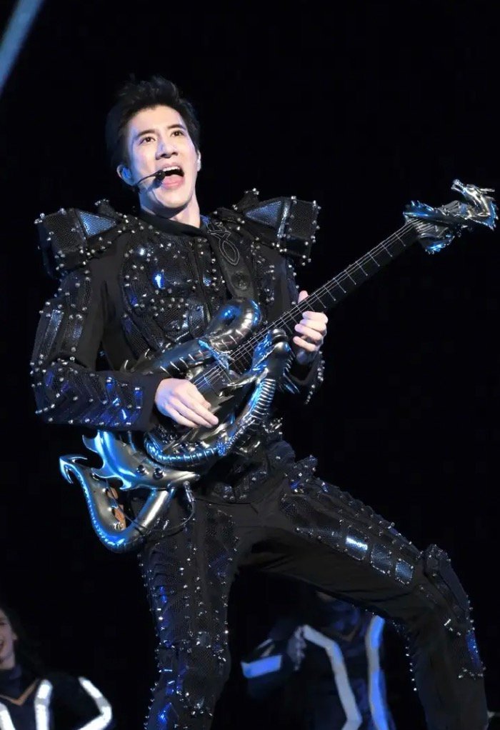 同时宽鱼国际还透露王力宏有新专辑和单曲推出.