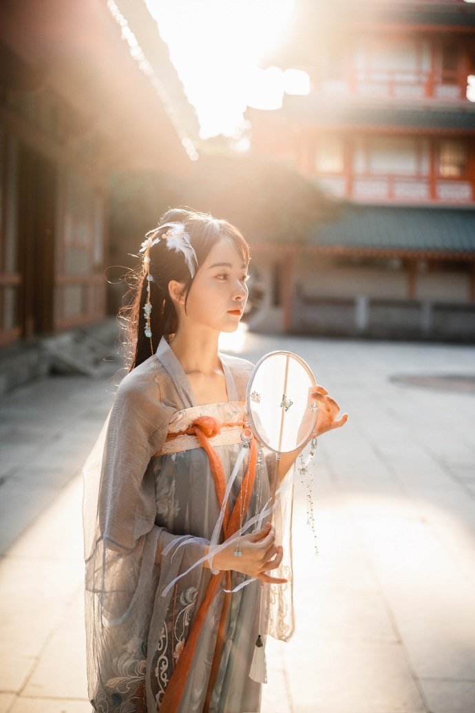 坐标南宁白羊座萌宠博主喜欢汉服喜欢猫