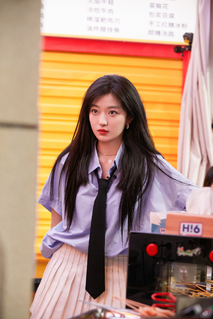 孙千做客好六街,衬衫百褶裙造型好清新好少女啊!_高清图集_新浪网