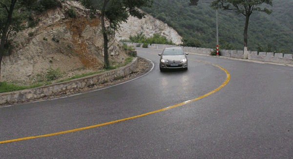 过隧道跑山路,你知道"白洞效应"吗?这些事项不留神就可能挂彩!