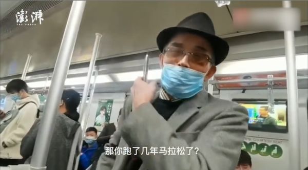 上海地铁内一79岁老人冲上热搜！疯狂圈粉！休闲区蓝鸢梦想 - Www.slyday.coM