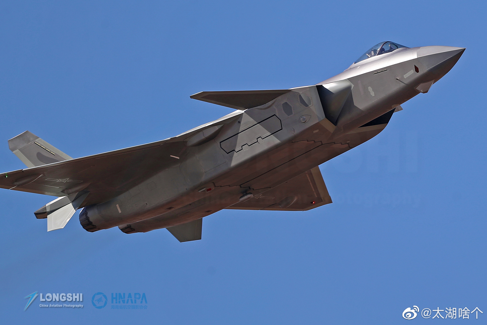 歼20威龙战斗机现身东南沿海