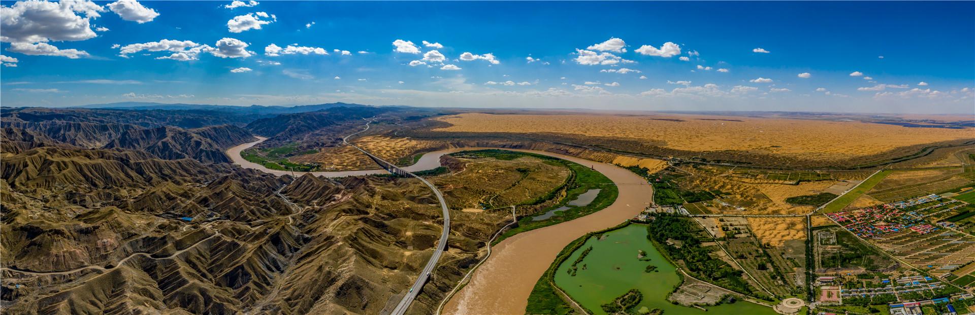 宁夏新闻网讯(记者 祁瀛涛 文/图)沙坡头美景天下传,包兰铁路沙漠行.