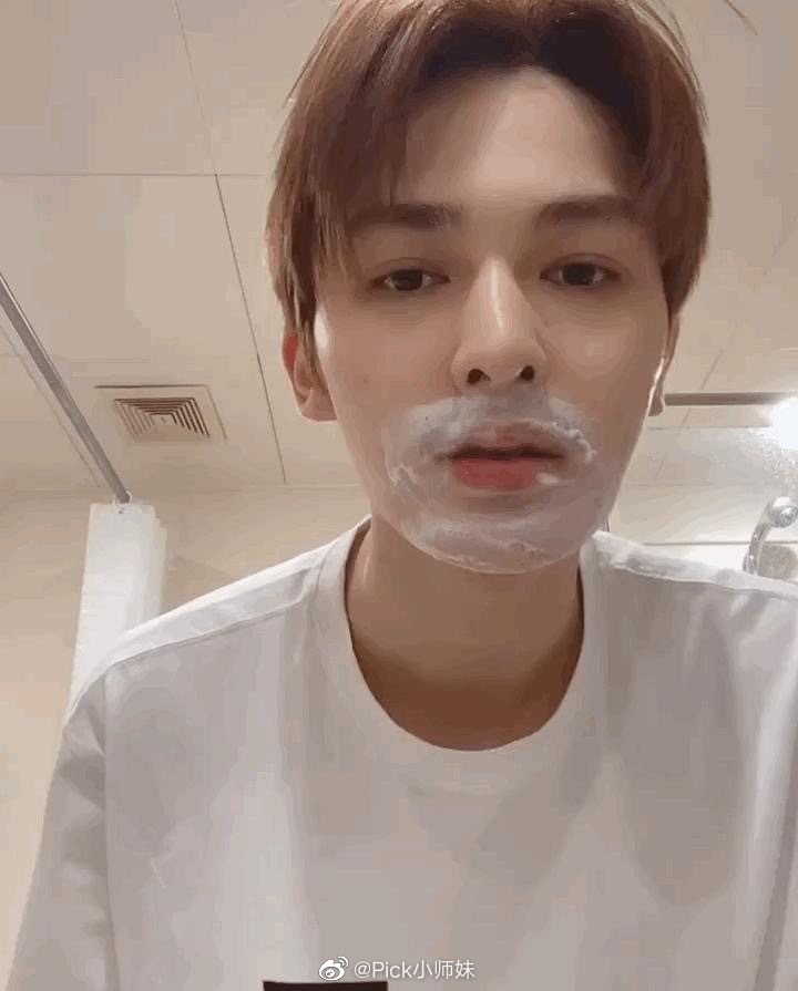 朱正廷无美颜滤镜下的素颜什么水平