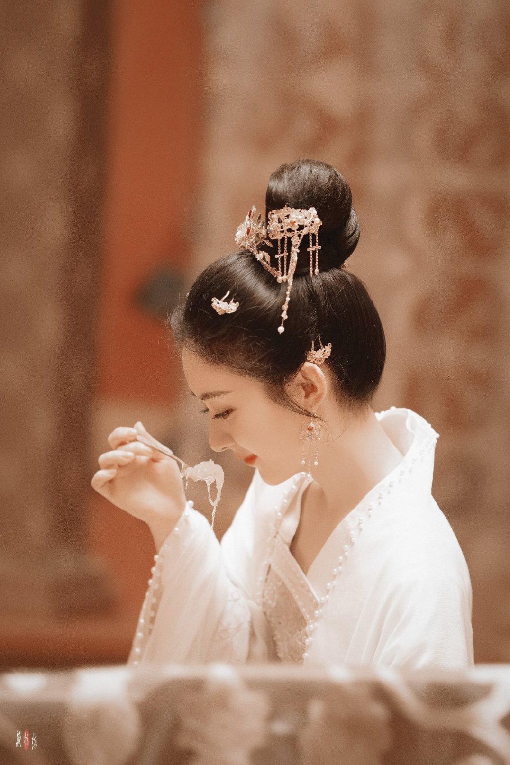 这是什么神仙画面啊,赵丽颖《与凤行》的背影仙气十足……__财经头条