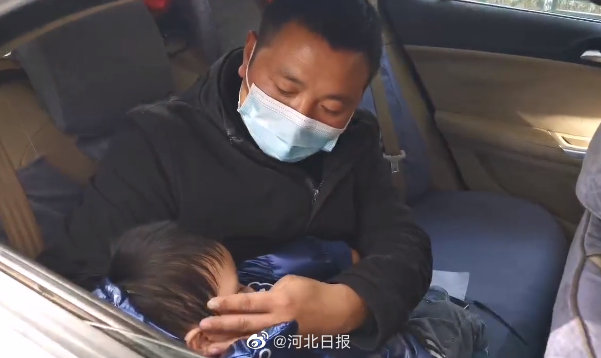 转发扩散！一2岁男童在石家庄火车站西广场走失，急寻家长！休闲区蓝鸢梦想 - Www.slyday.coM