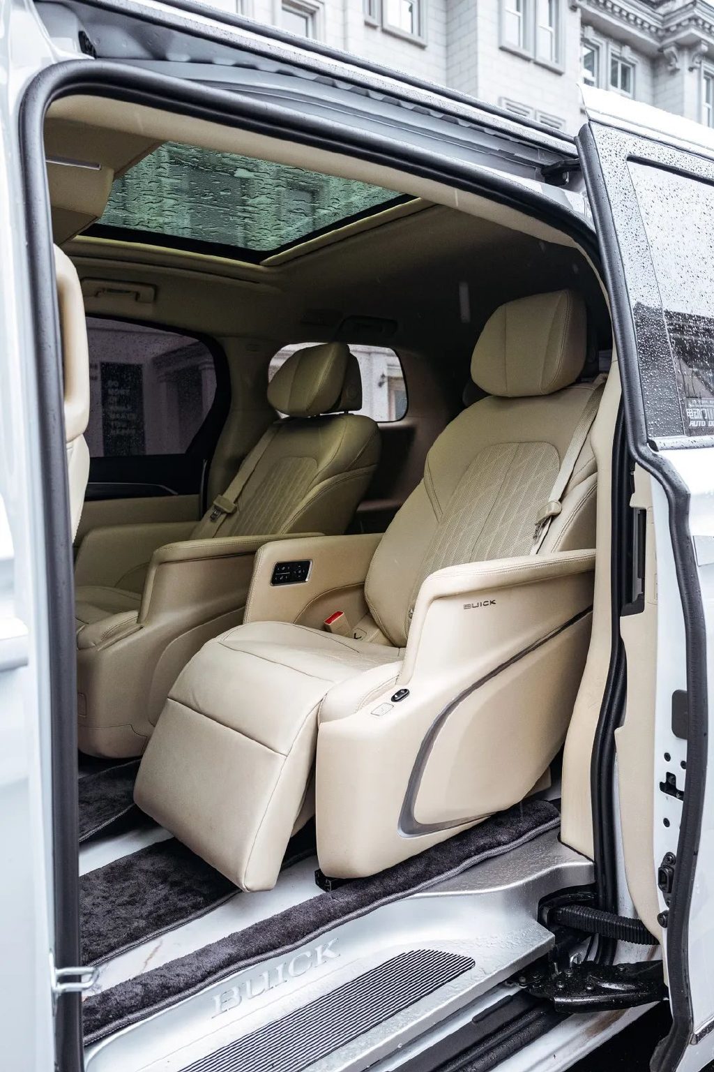 别克GL8 ES对比丰田赛那：40万最佳第二排之争