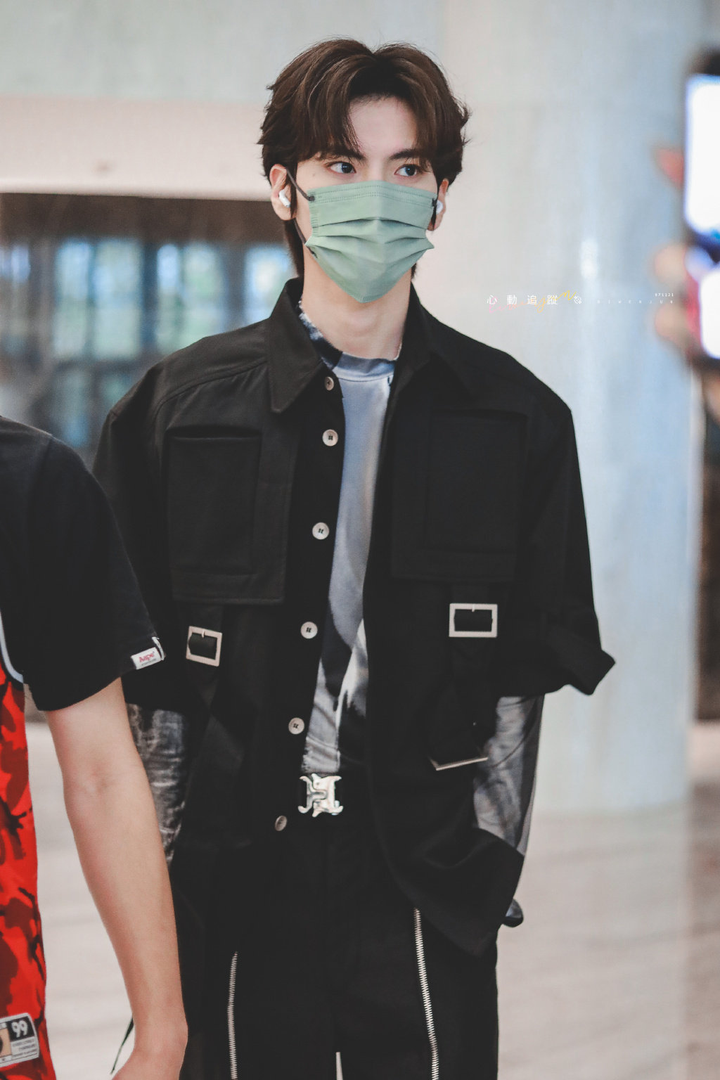 毕雯珺萌探2上班路透来啦allblack穿搭帅气有型