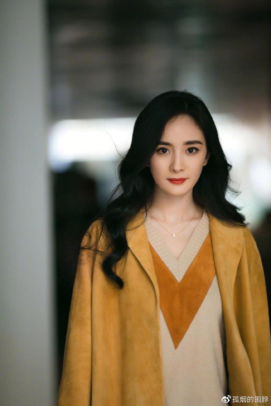 杨幂采访信息量大:对恋爱没兴趣,和嘉行解约后工作更有意义