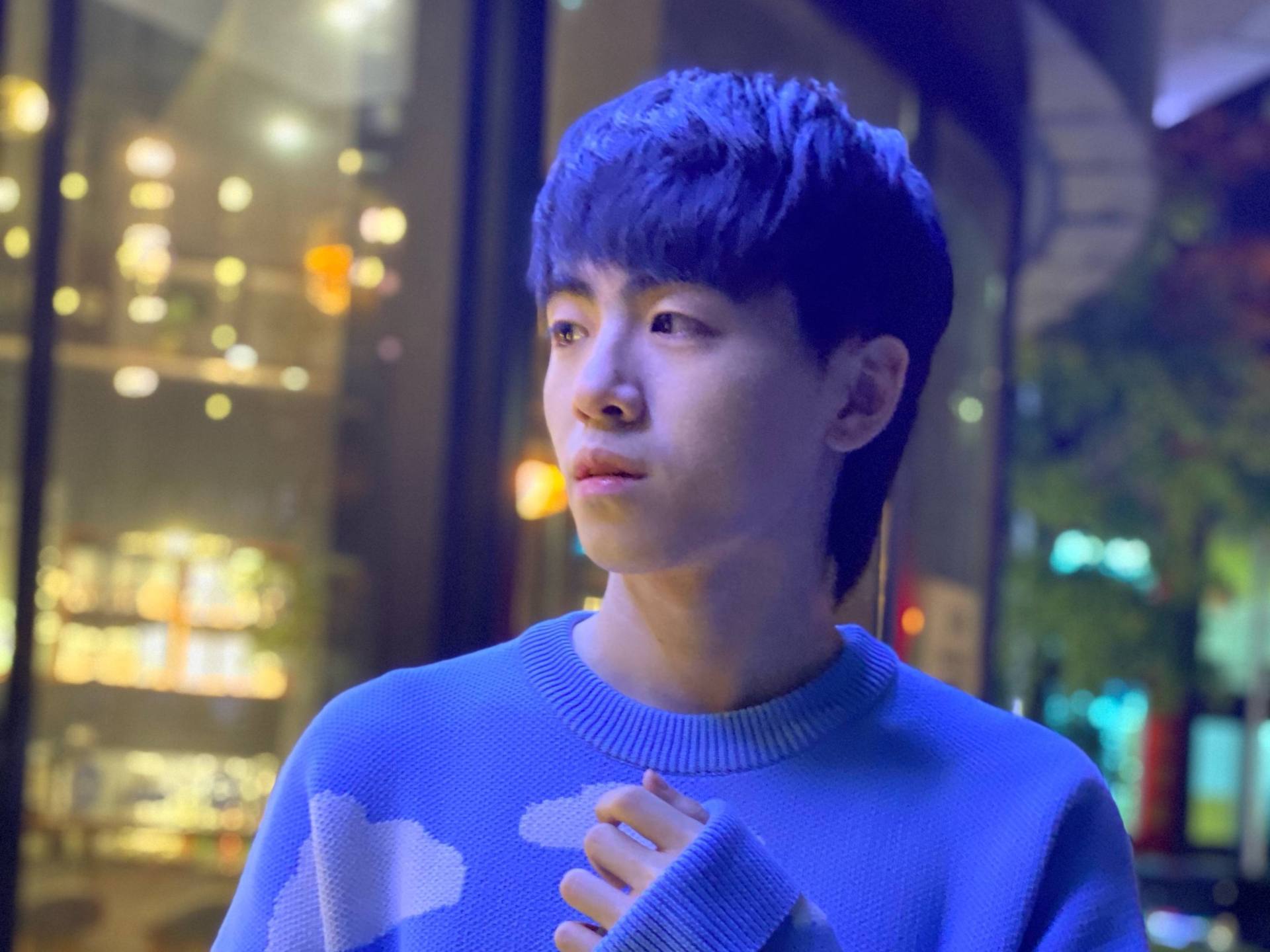 而反观《青春有你》开篇靠着梁森和李俊濠取得了不少流量,但随着初c魏