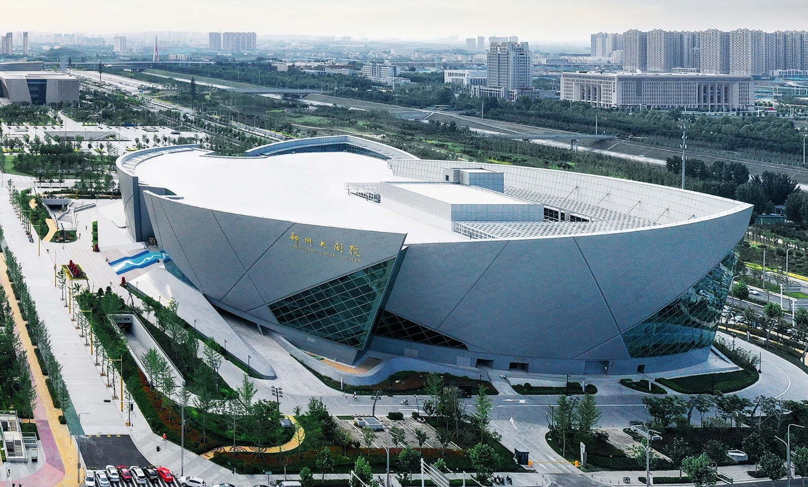 研究院郑州大剧院位于郑州市民公共文化服务区中部,主要包括歌舞剧场
