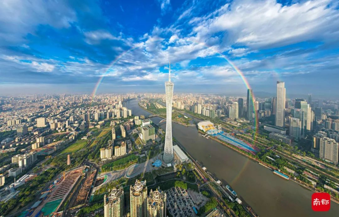与广州塔同框飞跨珠江两岸2道环形双彩虹广州天空上出现了今早!