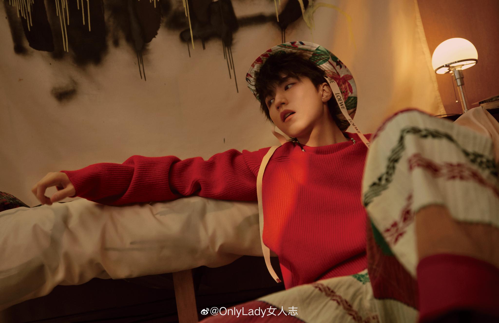 tfboys-王俊凯 杂志五月刊封面发布,狼尾头发型交错显露分明锁骨