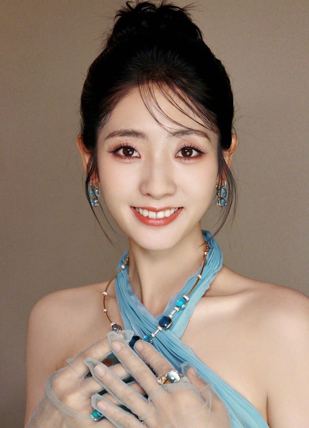 有被邢菲微博电影之夜红毯图美到!五官真的好优越!__财经头条