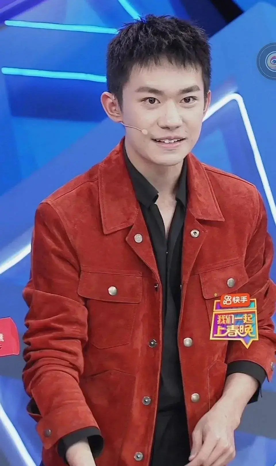 易烊千玺这是发腮了吗?_高清图集_新浪网