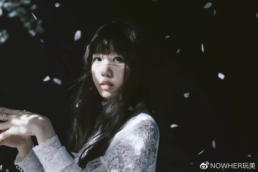 神秘歌姬 Aimer 官宣结婚，从出道曲开始他的名字一直都在