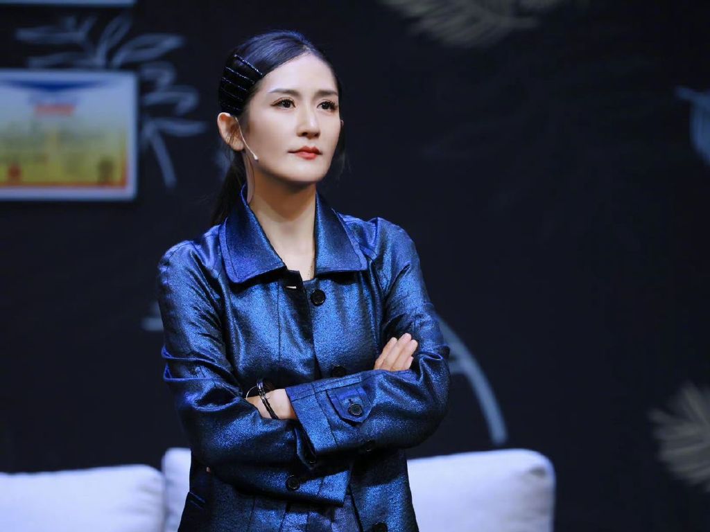 被芒果台"弃用"后,42岁谢娜近况曝光,过得好不好看脸就知道__财经头条