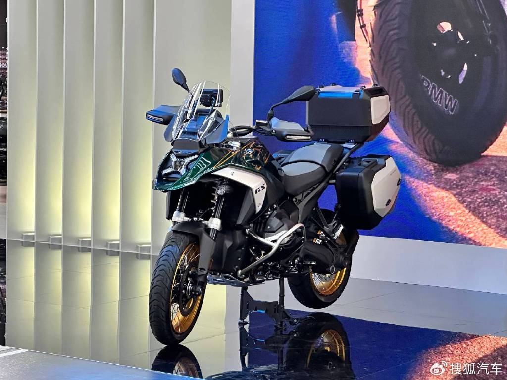 全新r 1300 gs与全新宝马 ce 02登陆北京摩托车展