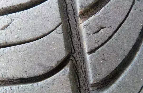 轮胎磨损到什么程度需要更换?学会这几点秒变老司机