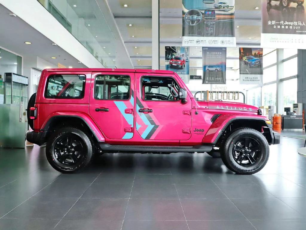 【到店实拍】不止硬派,实拍"粉色"牧马人高地版-新浪汽车