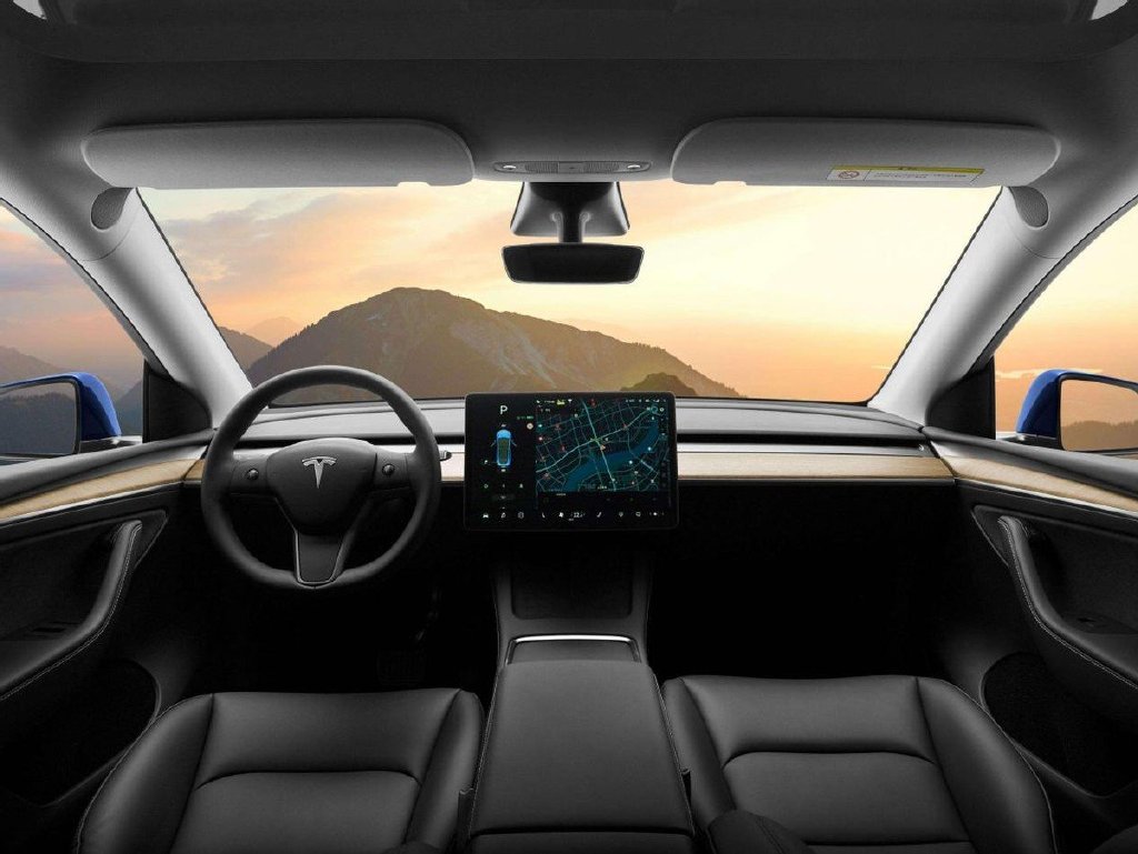 相比model 3(配置|询价),model y空间表现更优秀,实用性更高,在整体