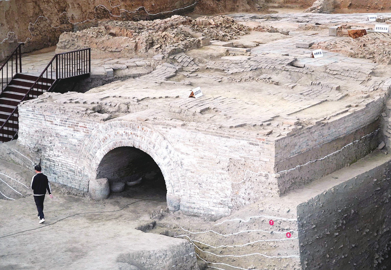 考古发现实证“城摞城”休闲区蓝鸢梦想 - Www.slyday.coM