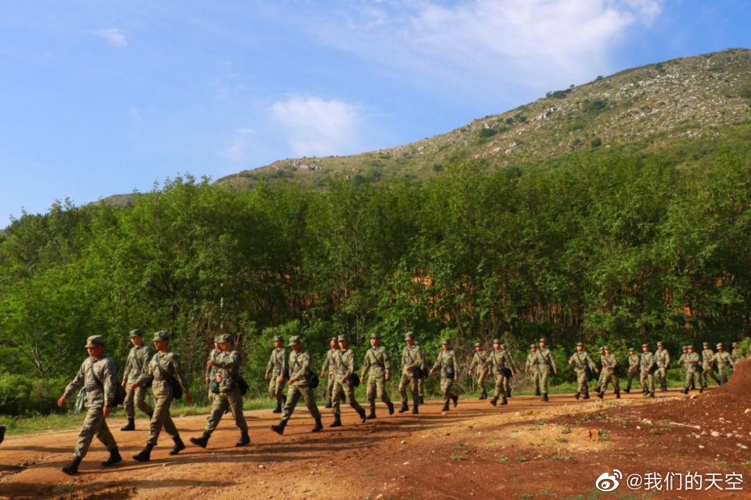 长途行军, 磨砺意志。 实战化之炉为新兵淬火成钢__财经头条