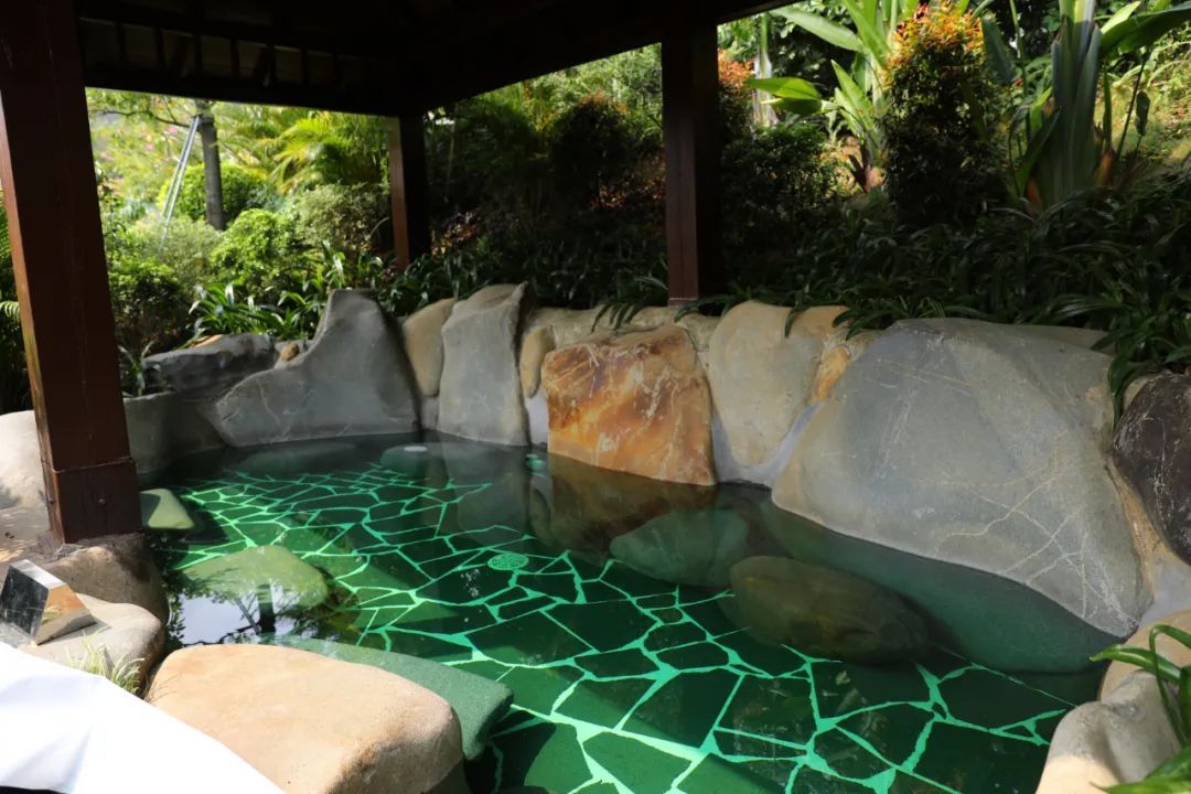 去溶洞泡温泉你试过吗