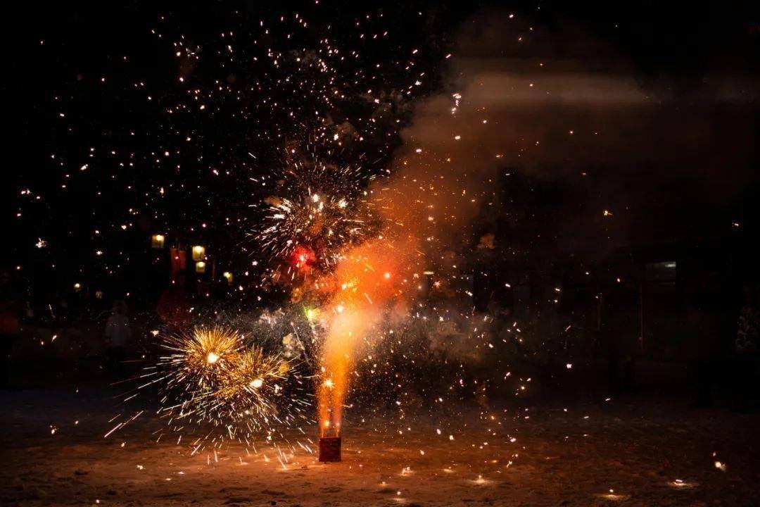 谢年、祭灶、除夕……临近年关北仑是否能放烟花？休闲区蓝鸢梦想 - Www.slyday.coM