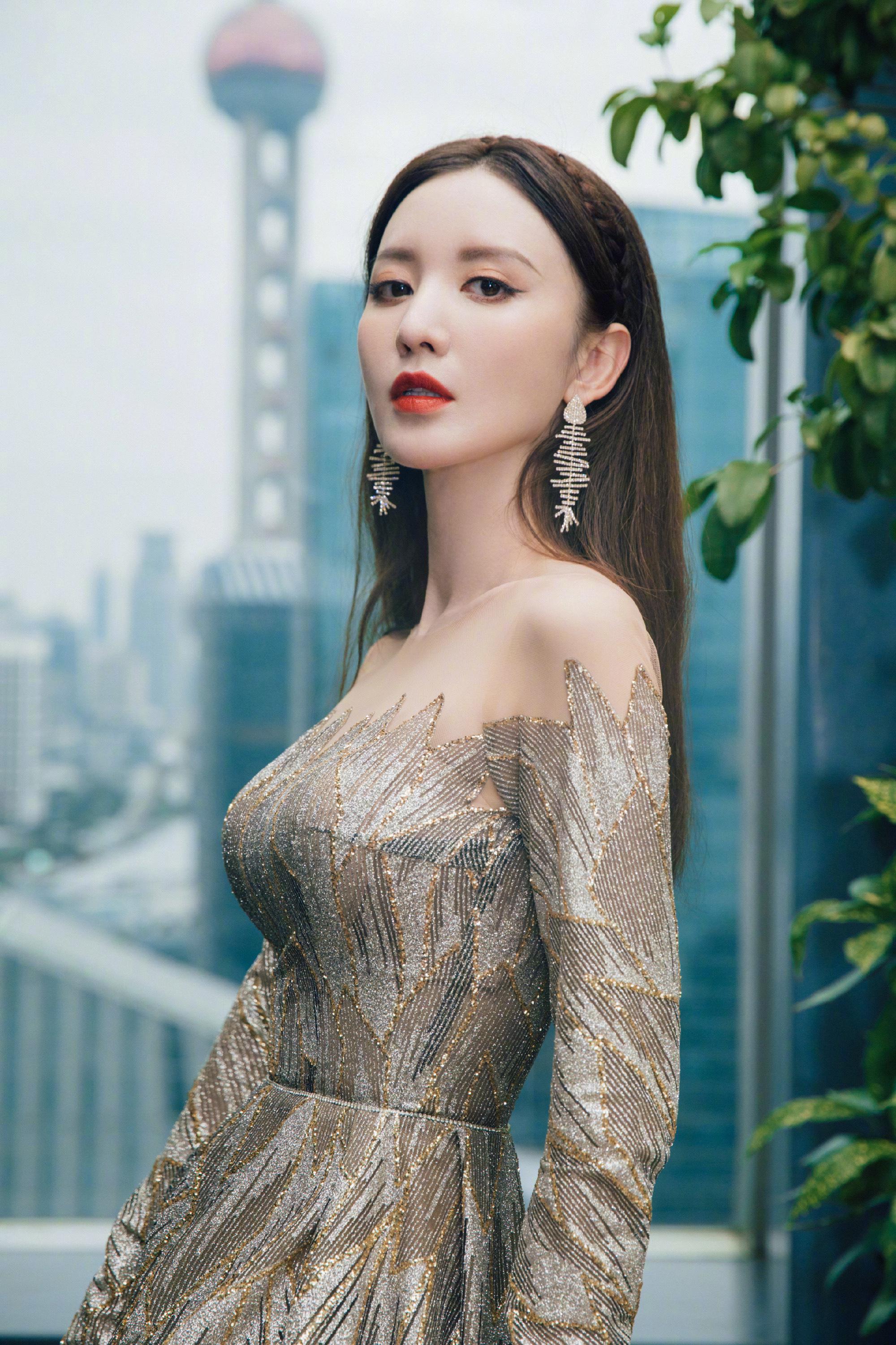 @张萌 刚刚官宣新身份,加盟蓝莓孵化营,担任首席孵化官|张萌|蓝莓|首席_新浪新闻