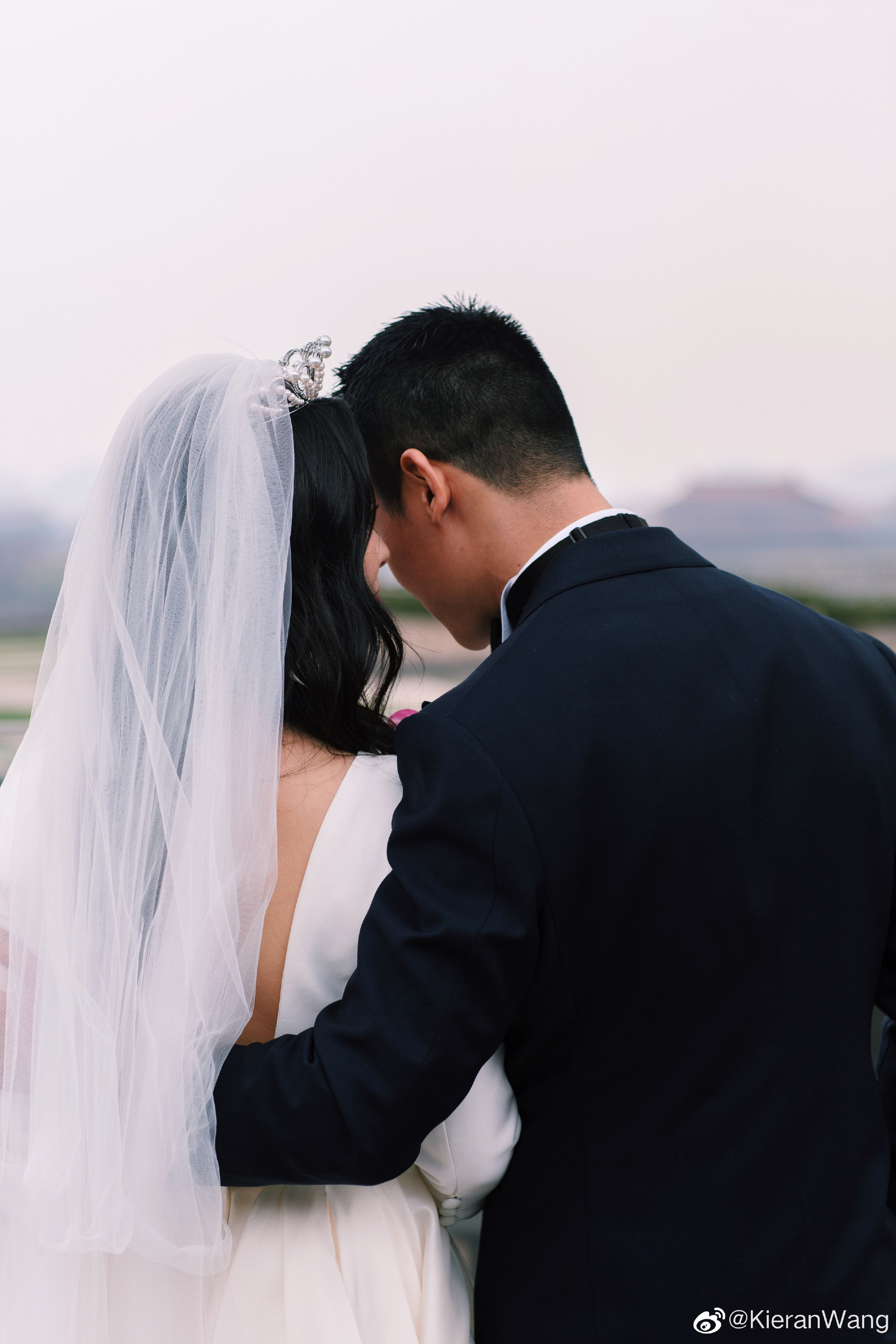 朱珠晒婚礼现场照伴娘团首次曝光富商父亲露正脸比老公还帅