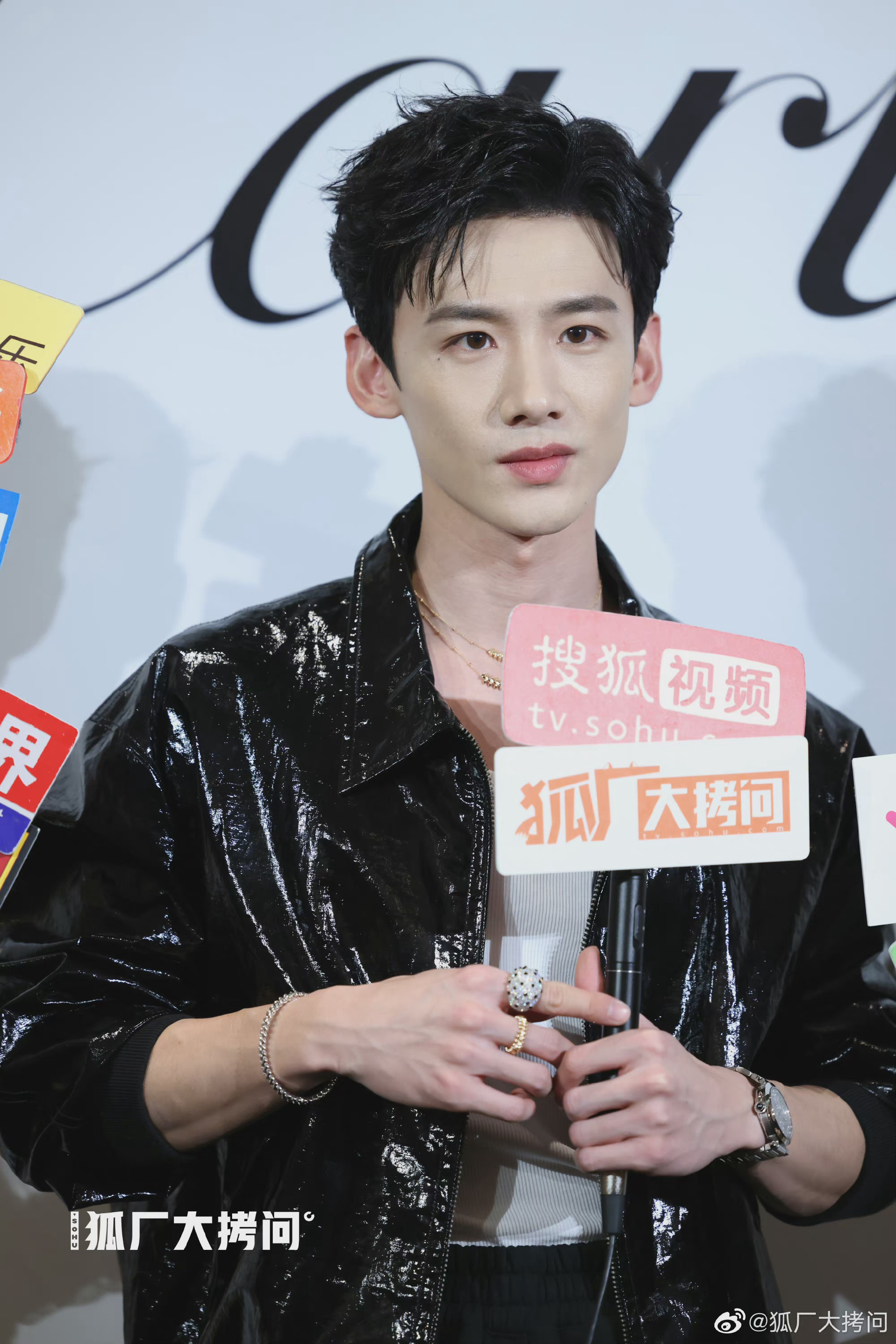 白敬亭活动生图小白也太能打了吧