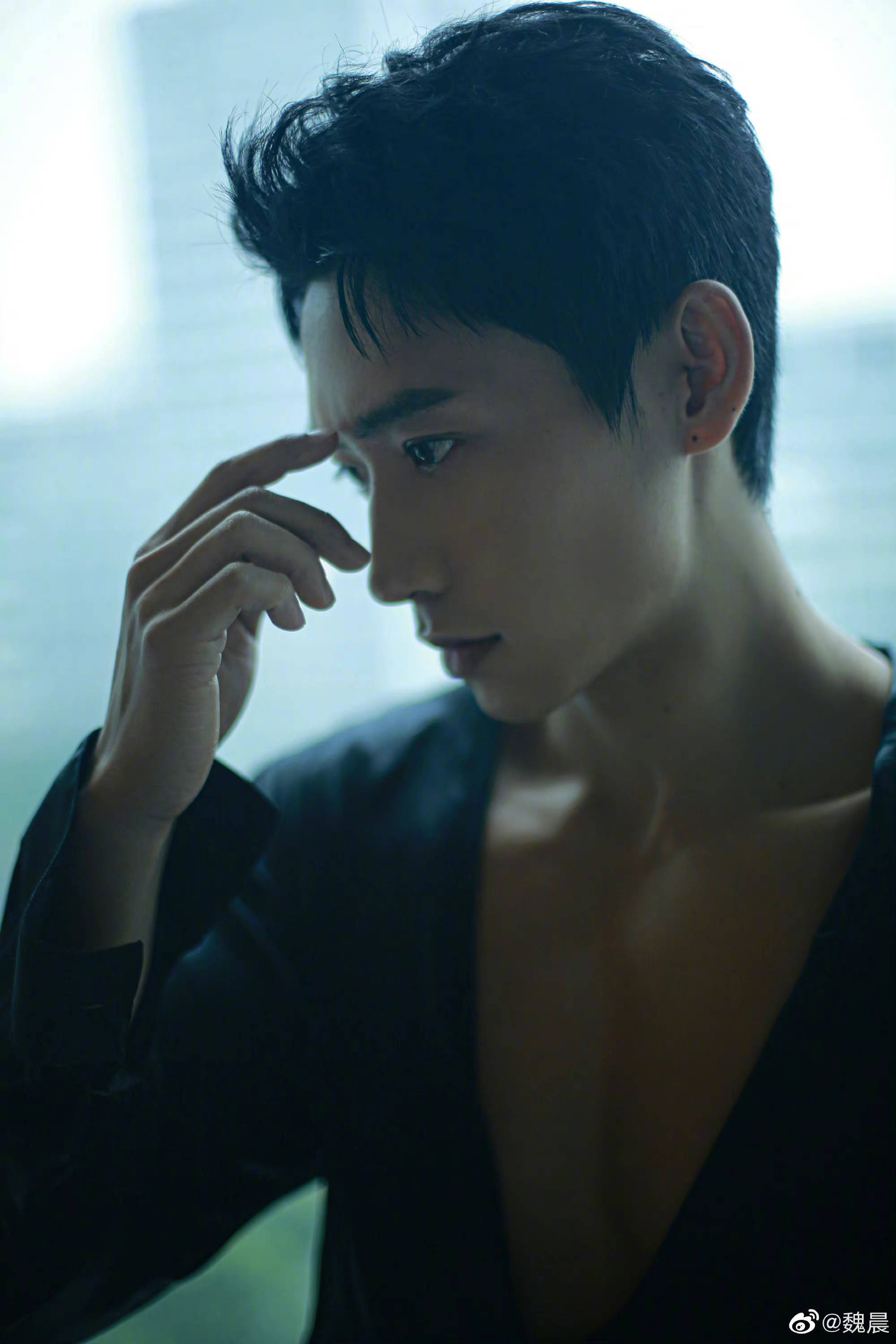 魏晨晒健身照这背部肌肉也太绝了吧