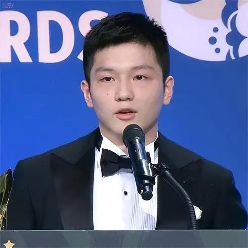 樊振东虽然被扣1400分，依然在世界排名中位居第一！厉害了休闲区蓝鸢梦想 - Www.slyday.coM