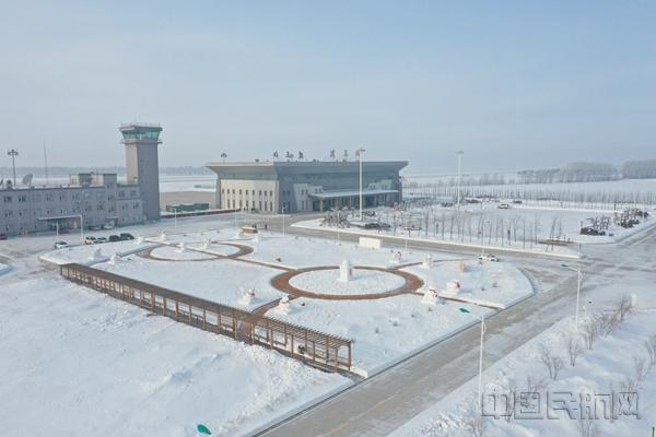 十二生肖迎冬奥建三江机场网红打卡新亮点