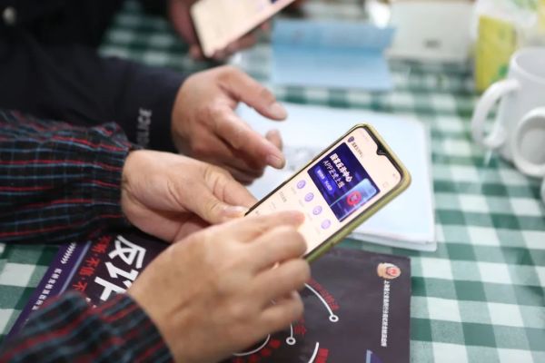 【守护万家平安】大年初一 蜀黍上门拜访？原来是一场“特殊的拜年”～休闲区蓝鸢梦想 - Www.slyday.coM