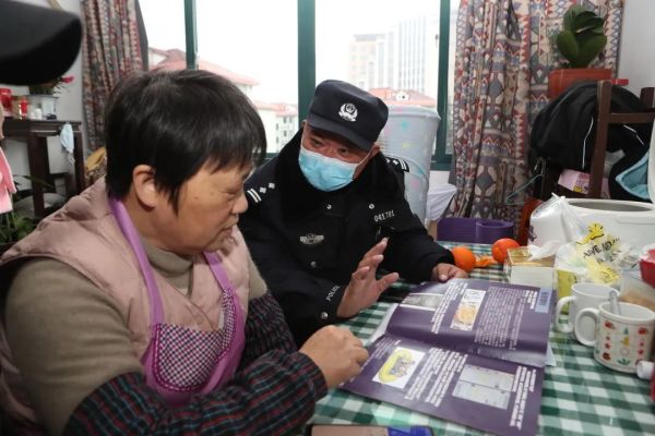 【守护万家平安】大年初一 蜀黍上门拜访？原来是一场“特殊的拜年”～休闲区蓝鸢梦想 - Www.slyday.coM