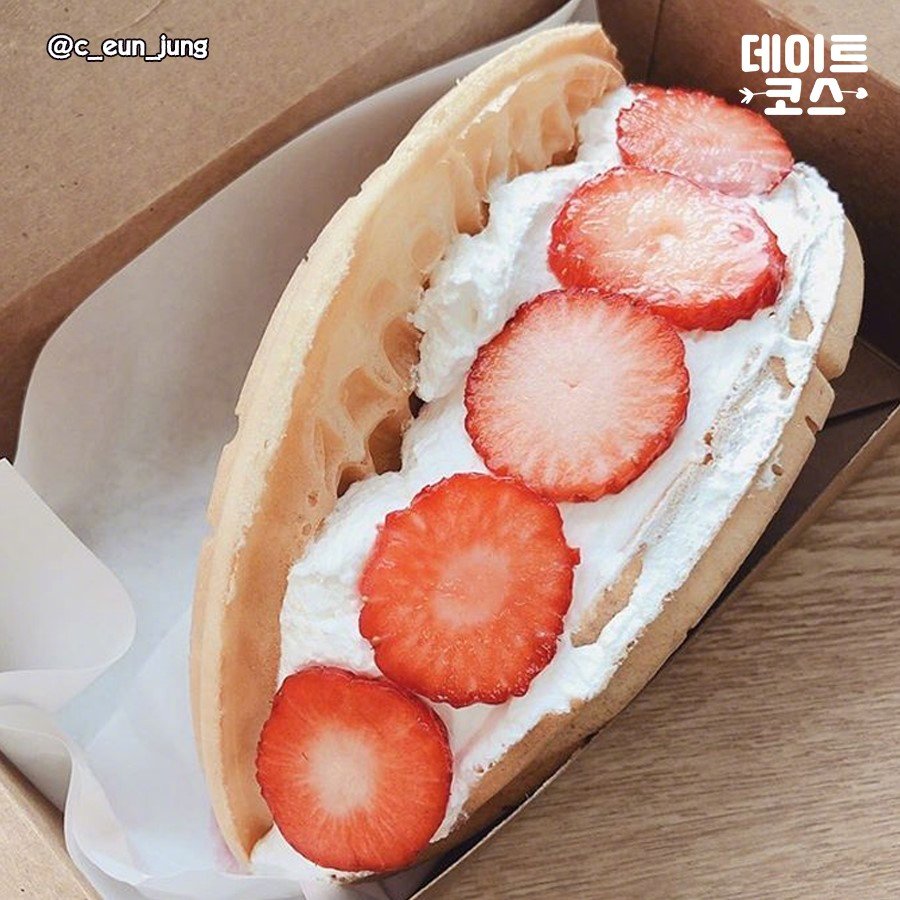 韩国家的超厚奶油华夫饼~~7cm后的牛奶鲜奶油