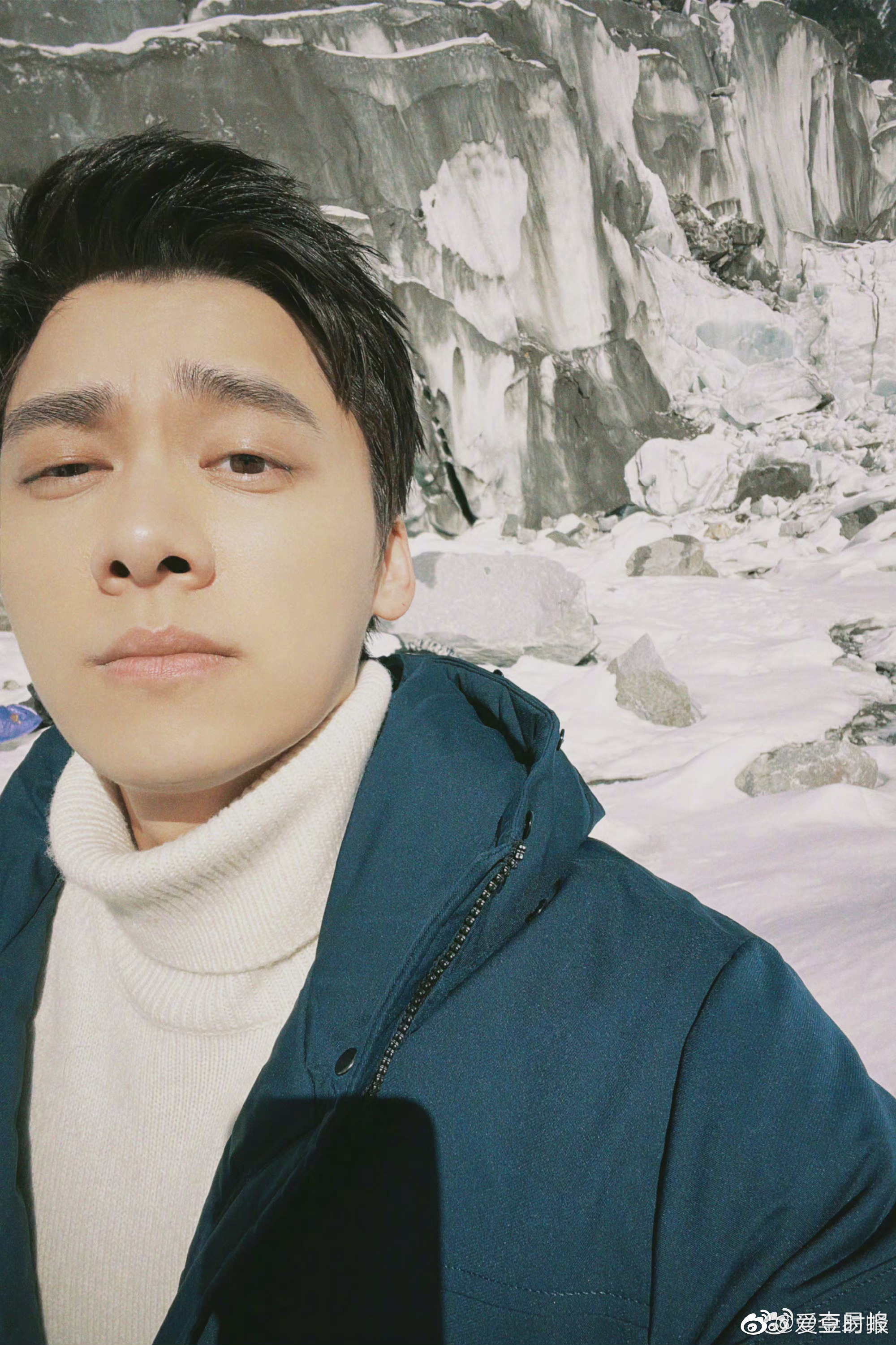 李易峰:"冰天雪地 呆了 " 晒冰天雪地九宫格自拍照……__财经头条