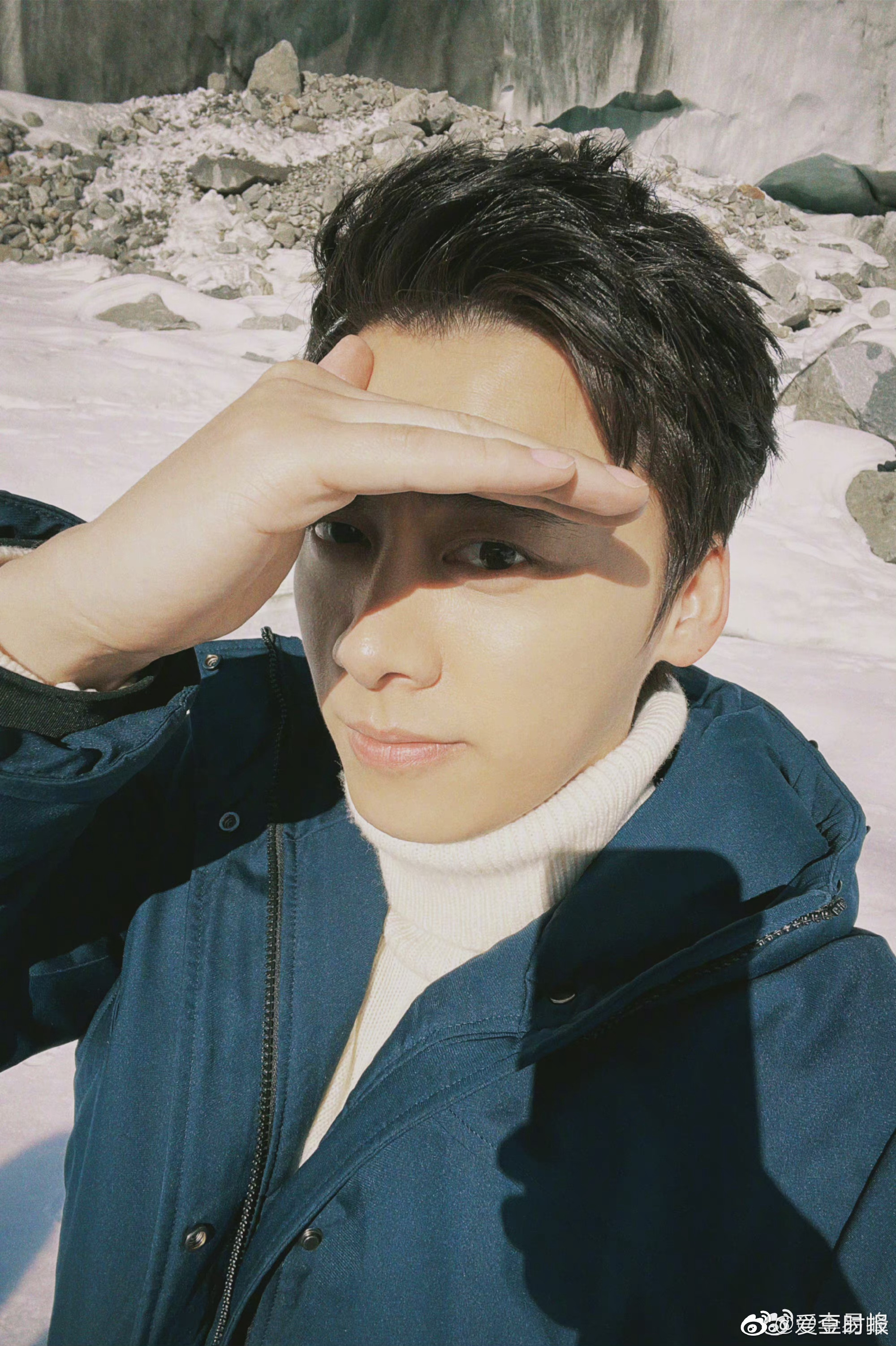 李易峰:"冰天雪地 呆了 " 晒冰天雪地九宫格自拍照……__财经头条