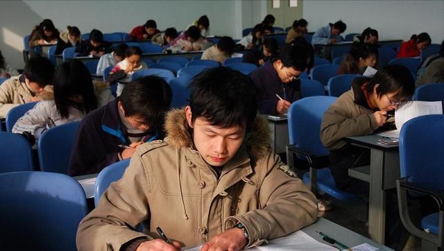 武大占座风波:“黄包”学姐道歉被拒绝,中文系女生回应字字诛心休闲区蓝鸢梦想 - Www.slyday.coM 武大占座风波:“黄包”学姐道歉被拒绝,中文系女生回应字字诛心休闲区蓝鸢梦想 - Www.slyday.coM