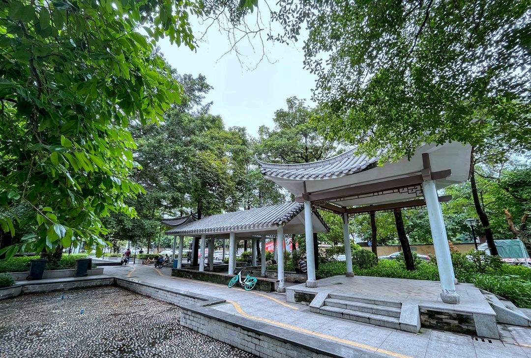 漂亮的一段,现在两岸都建了绿化带和公园,靠近潭村桥的公园叫潭村公园