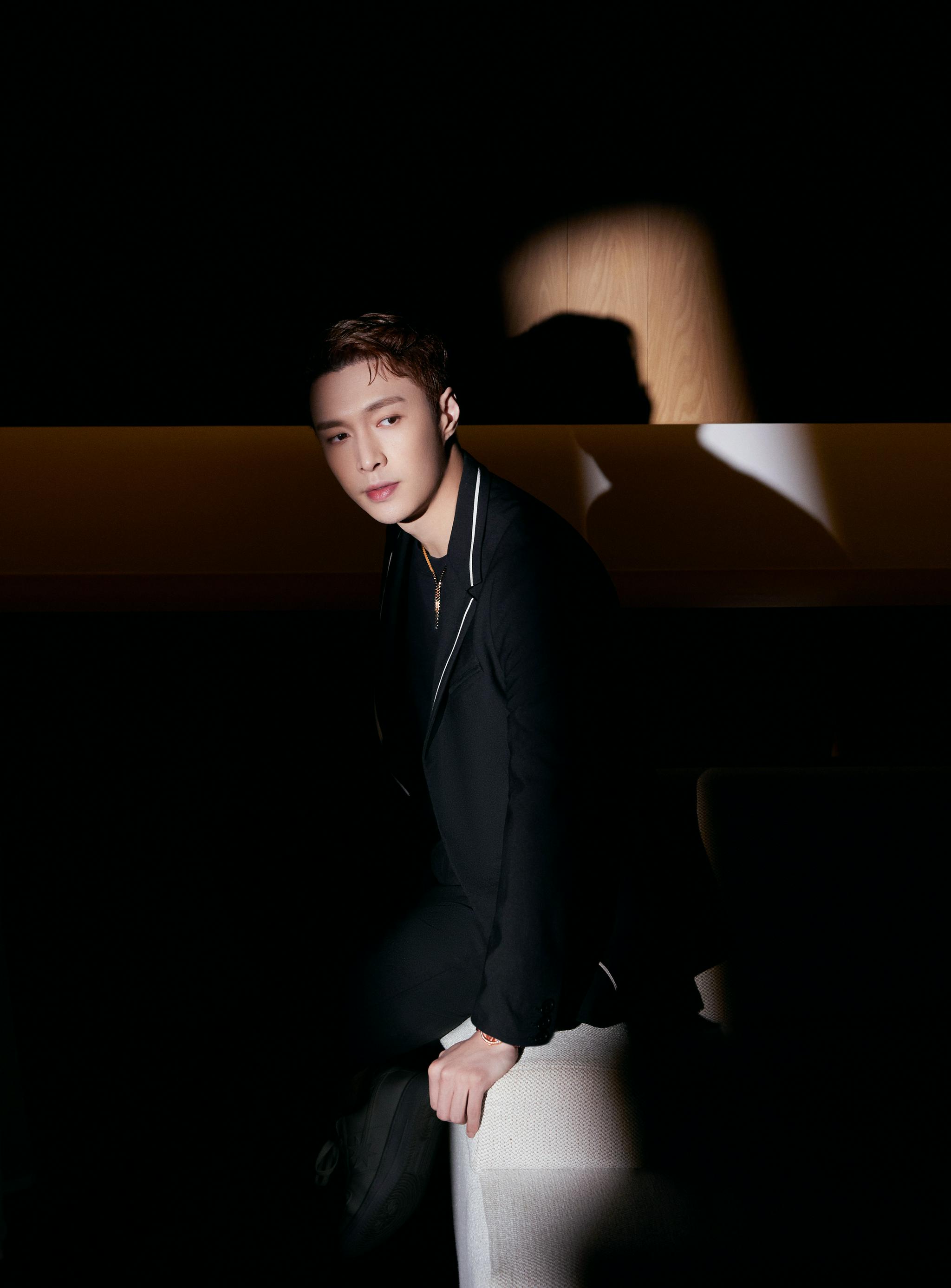 张艺兴昨晚活动造型大片 张总这气质真的绝了……_高清图集_新浪网