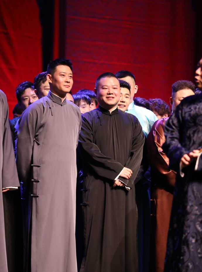 岳云鹏庆37岁生日栾云平送祝福德云社左臂右膀组合上线