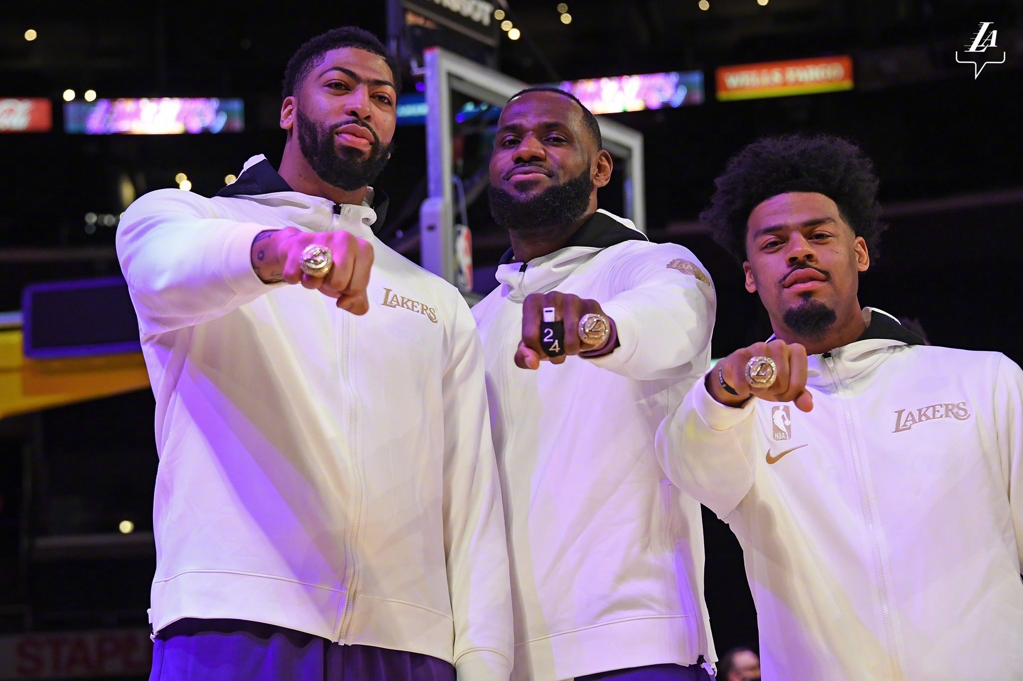 湖人晒图回顾2020!