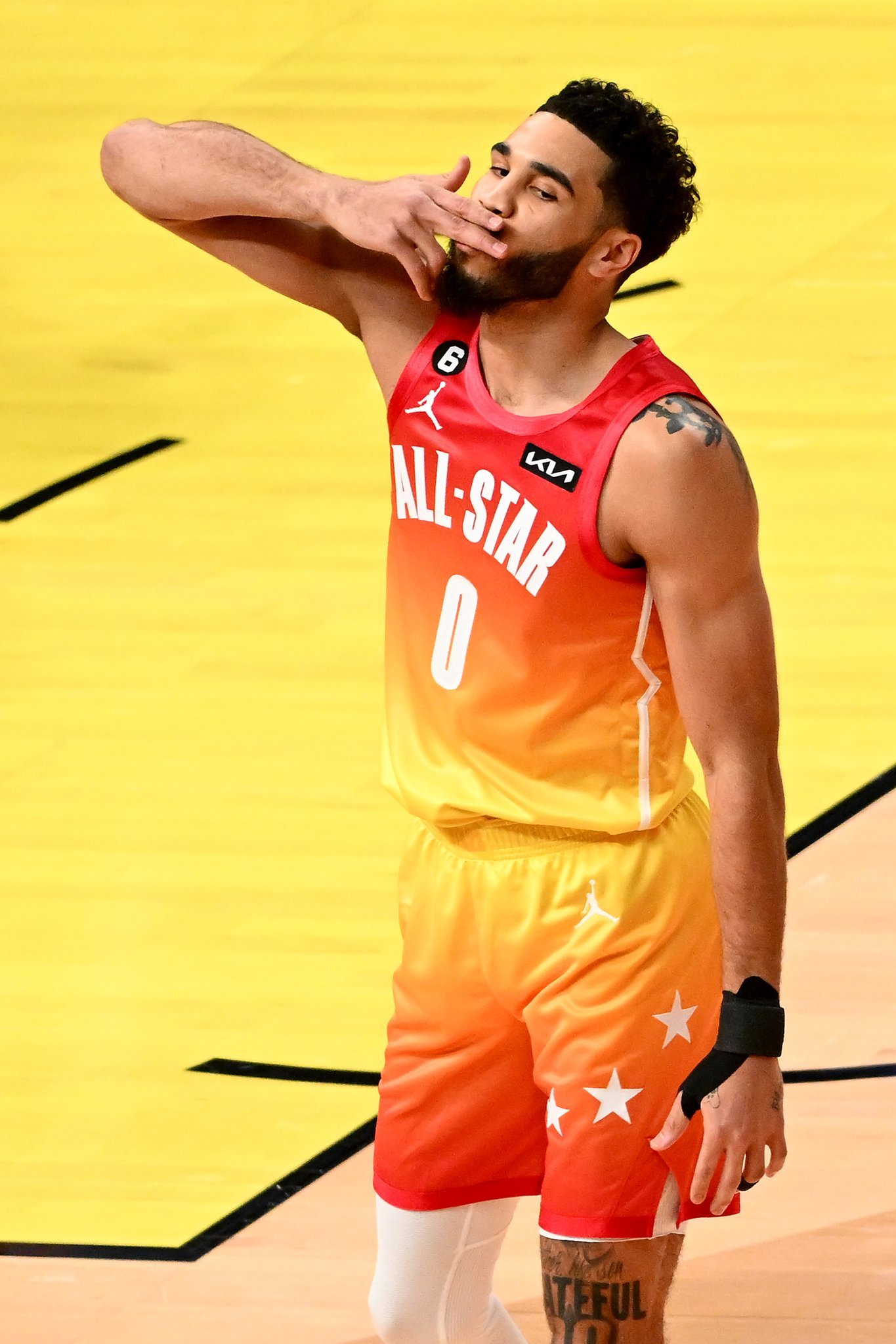 塔图姆太阳联袂出征