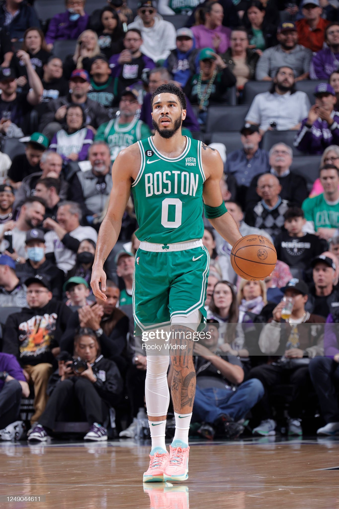 凯尔特人客场以132109战胜国王塔图姆出场35分钟