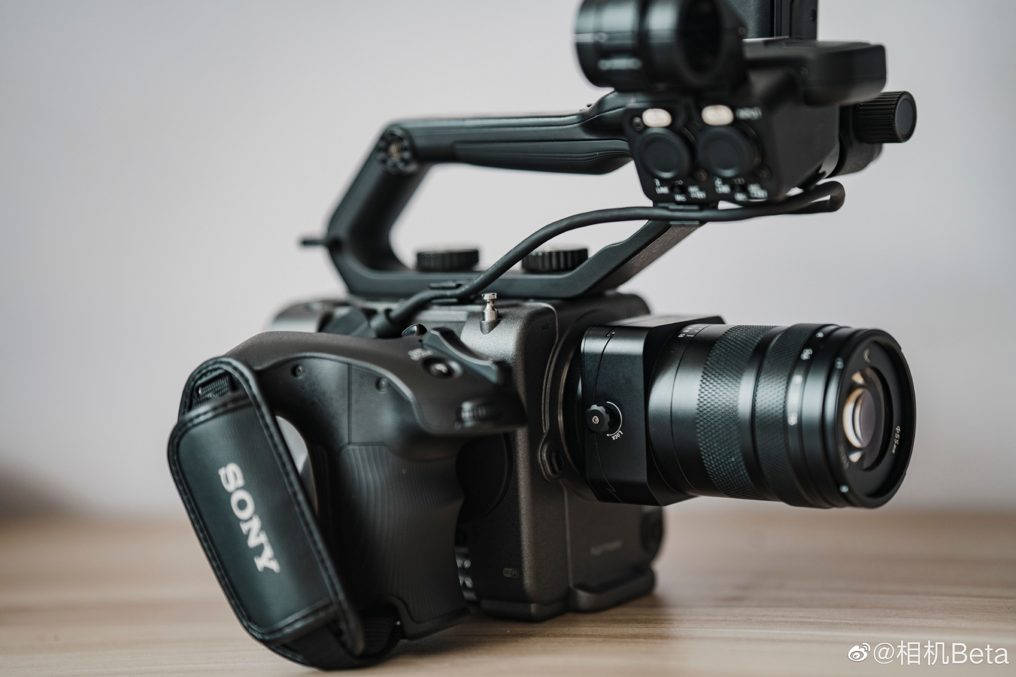当索尼fx6 遇见岩石星85mm新头__财经头条