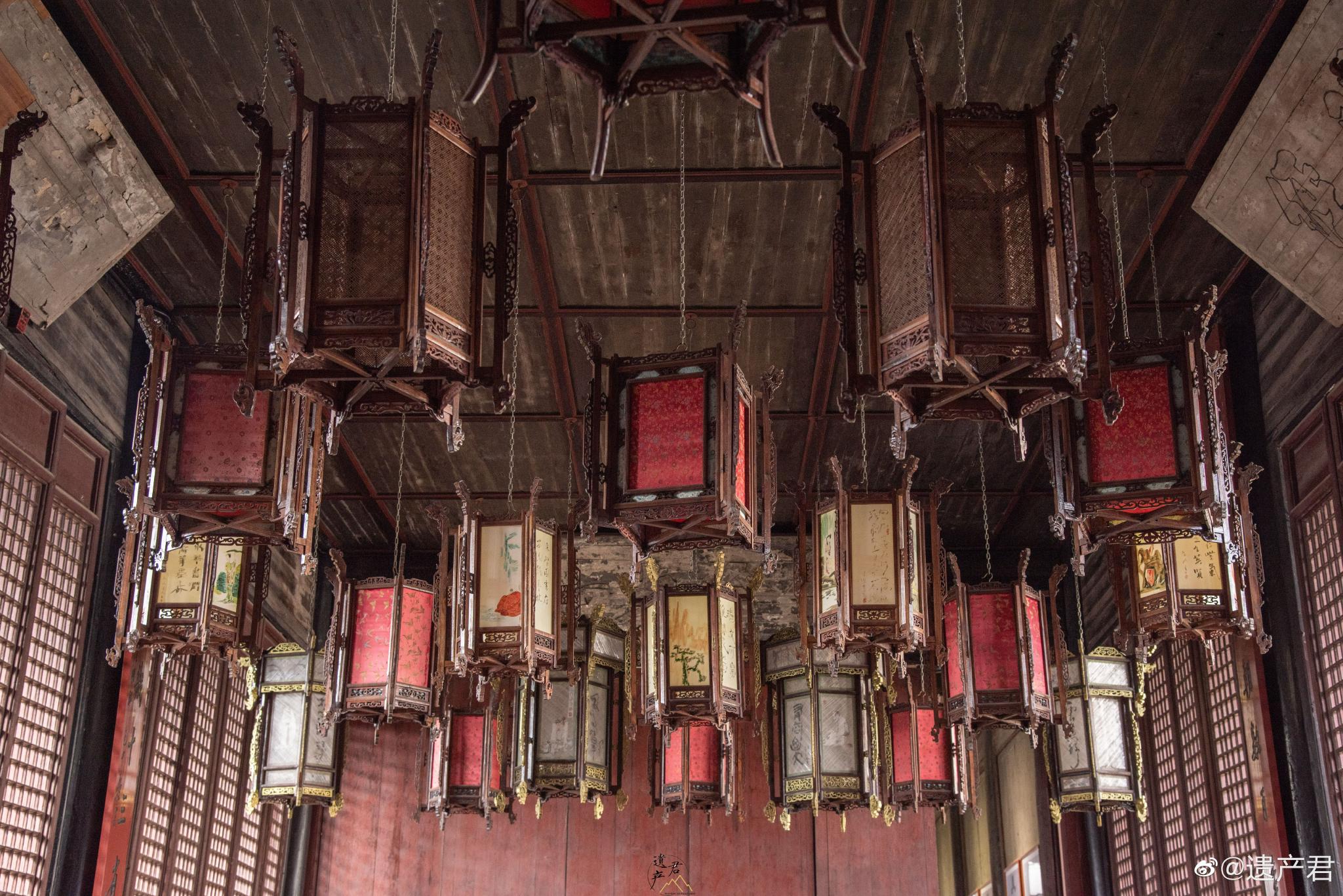 东阳卢宅里的传统灯笼